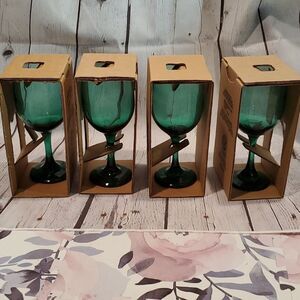 Juniper green wine glasses set of 4 NWT